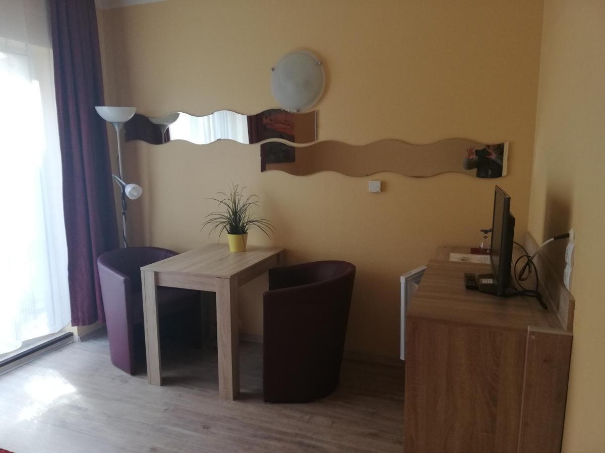 Pension Fuerst Borwin Markgrafenheide Esterno foto